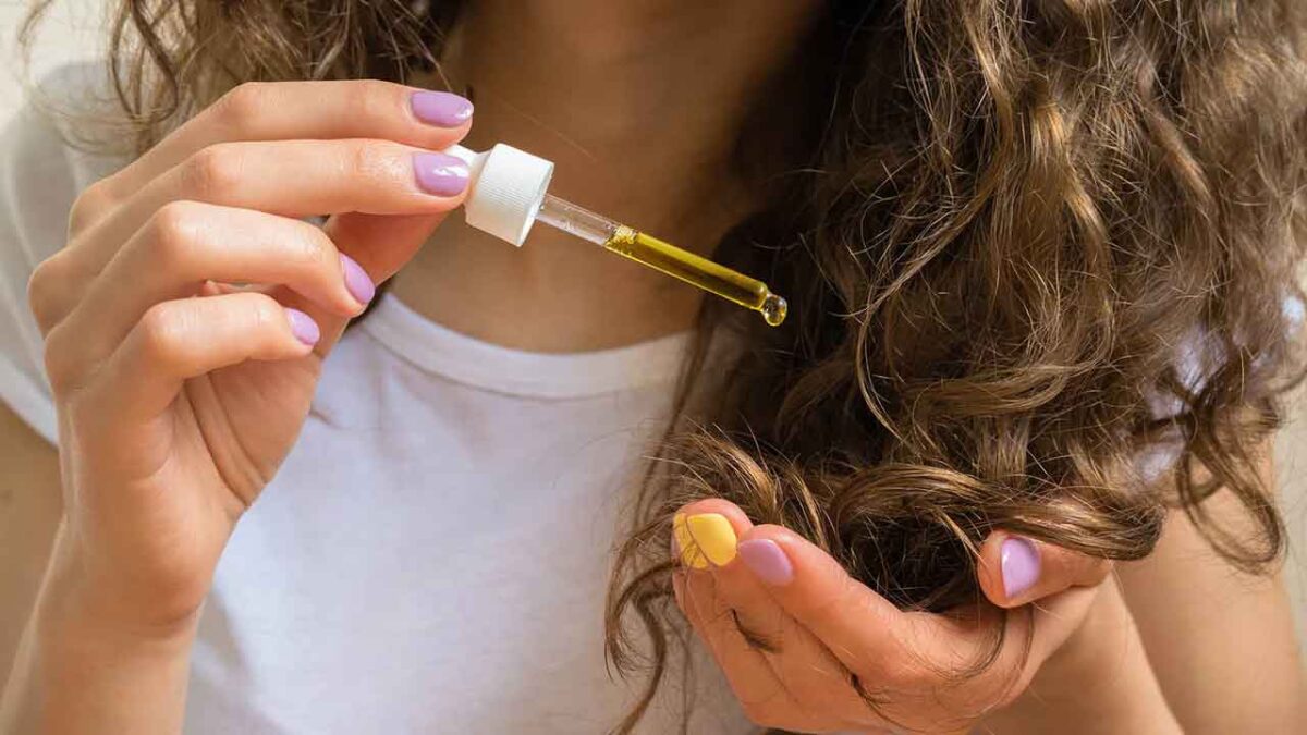 5 Powerful Oils to Mix With Coconut Oil for Faster Hair Growth – Best Oil Blends for Every Hair Type