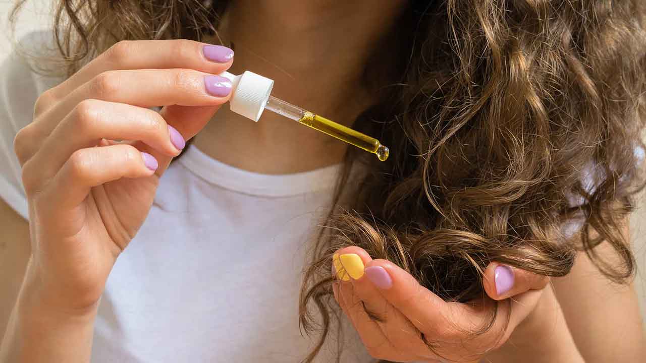 5 Powerful Oils to Mix With Coconut Oil for Faster Hair Growth – Best Oil Blends for Every Hair Type